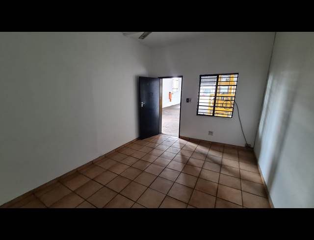170M² FACTORY TO LET IN ANDERBOLT