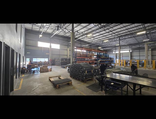 2,600M² WAREHOUSE TO LET IN LANSERIA