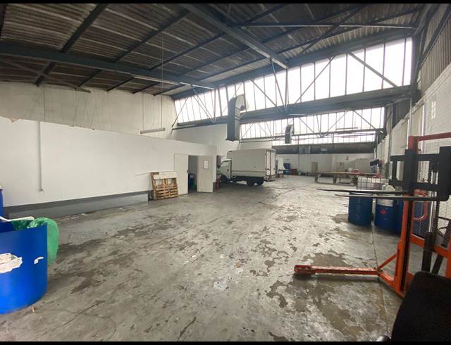 450M² WAREHOUSE TO LET IN EPPING INDUSTRIAL