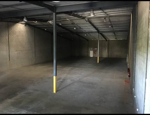 1,069M² WAREHOUSE TO LET IN BRIARDENE