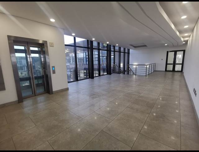 1,250M² OFFICE TO LET IN PARKHAVEN