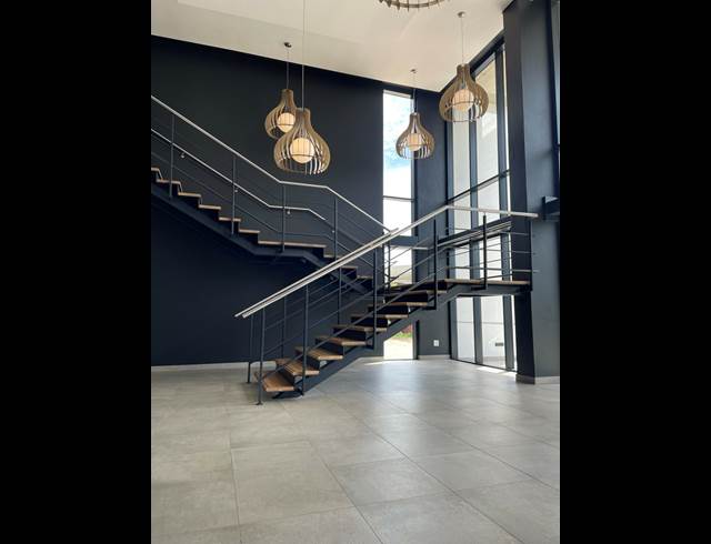 1,678.58M² OFFICE TO LET IN LA LUCIA RIDGE