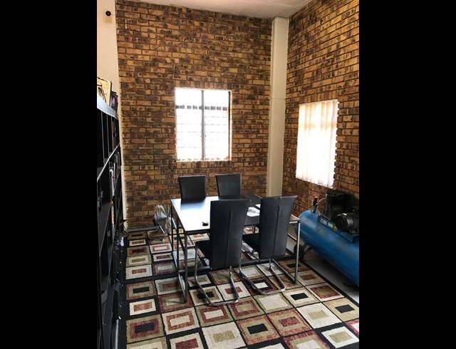 190M² WAREHOUSE TO LET IN STRIJDOMPARK