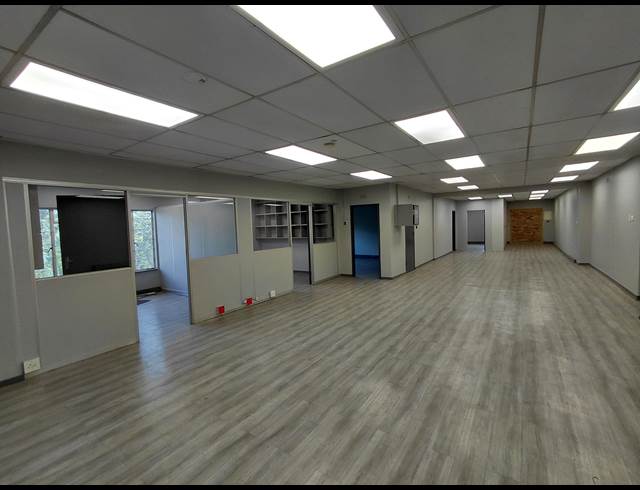 2,899M² WAREHOUSE TO LET IN CLAYVILLE