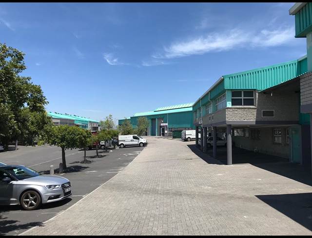 396M² BUILDING TO LET IN PAROW EAST