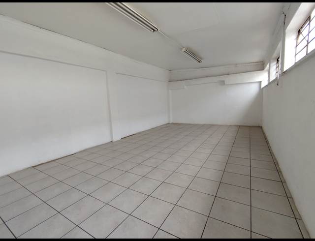 1,000M² WAREHOUSE TO LET IN TULISA PARK