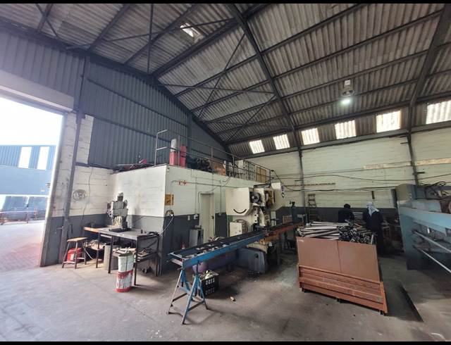 620M² WAREHOUSE TO LET IN STIKLAND INDUSTRIAL