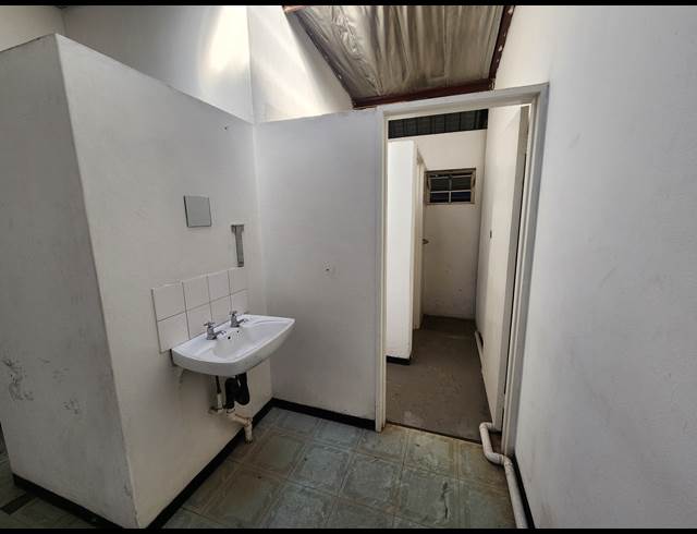 144M² WAREHOUSE TO LET IN WADEVILLE