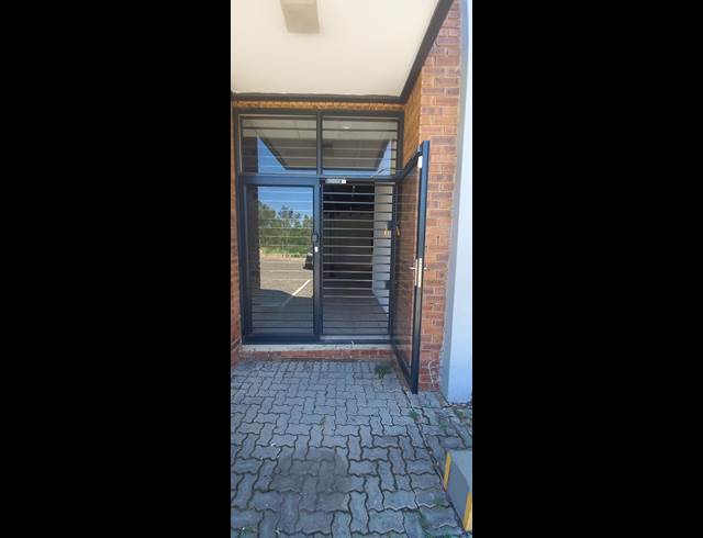 554M² WAREHOUSE TO LET IN OLIVEDALE