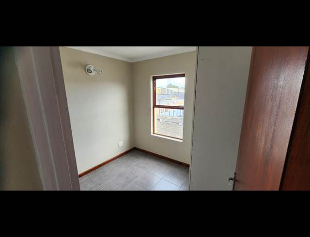 2 BEDROOM PROPERTY TO RENT IN GOODWOOD CENTRAL