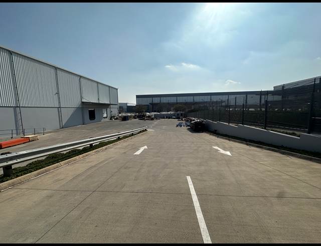 3,280M² WAREHOUSE TO LET IN LINBRO PARK