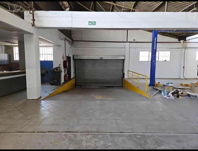 1,800M² WAREHOUSE TO LET IN STEELEDALE