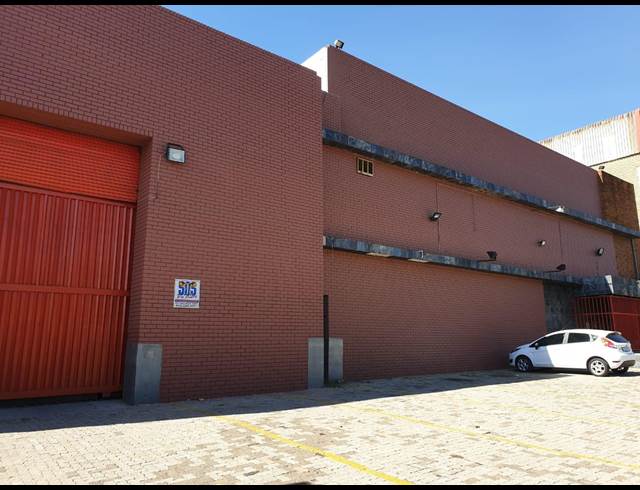 2,870M² WAREHOUSE TO LET IN ROBERTSHAM