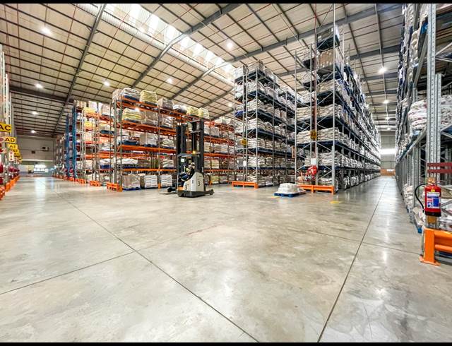 11,000M² WAREHOUSE TO LET IN RIVERHORSE VALLEY