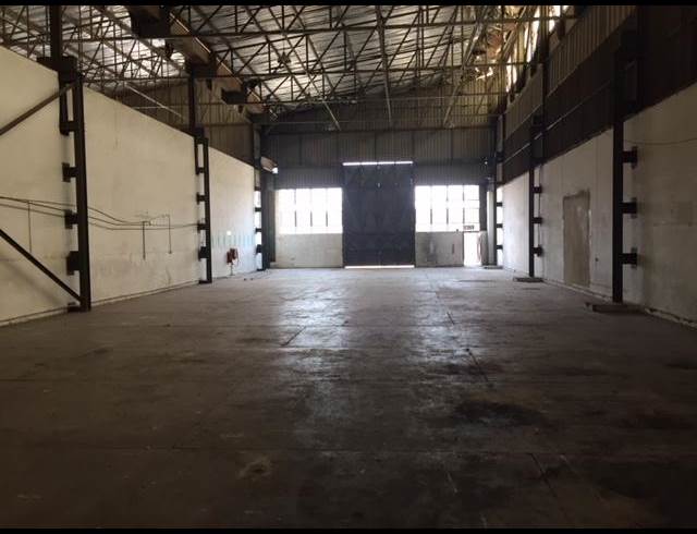 700M² FACTORY TO LET IN LEA GLEN