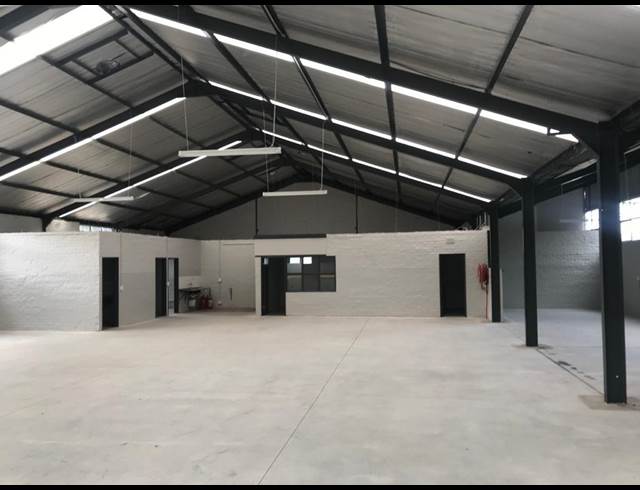 579M² WAREHOUSE RENTED IN TRIANGLE FARM
