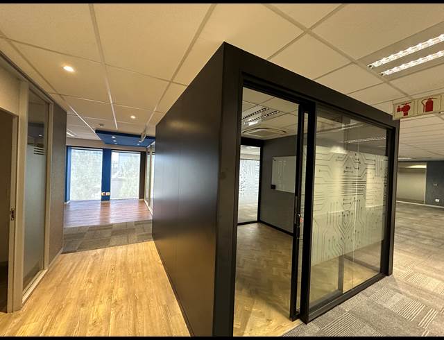 1,527M² OFFICE TO LET IN FORESHORE
