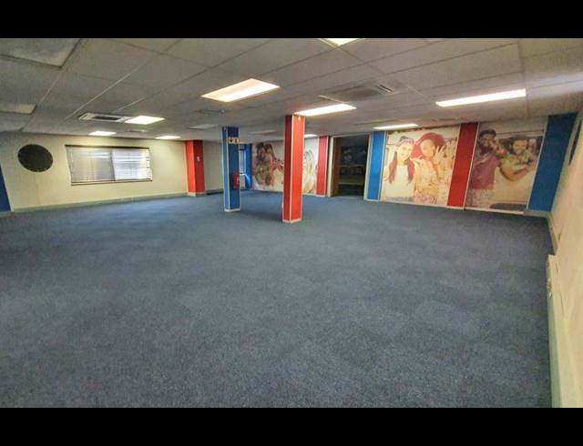 2,741M² OFFICE TO LET IN ELMA PARK