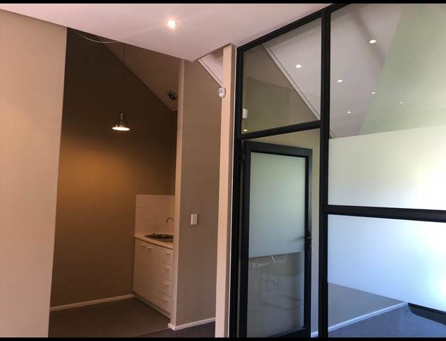 85M² OFFICE TO LET IN WESTLAKE
