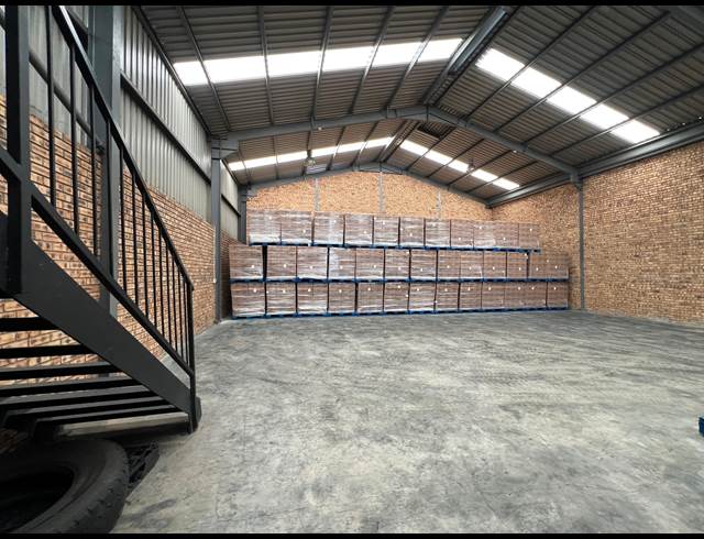 347M² WAREHOUSE TO LET IN STRIJDOMPARK