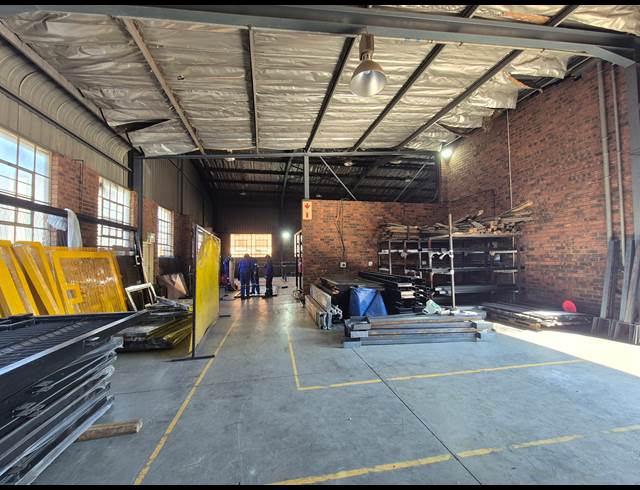 700M² WAREHOUSE TO LET IN WADEVILLE