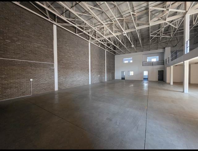 1,100M² WAREHOUSE TO LET IN STORMILL