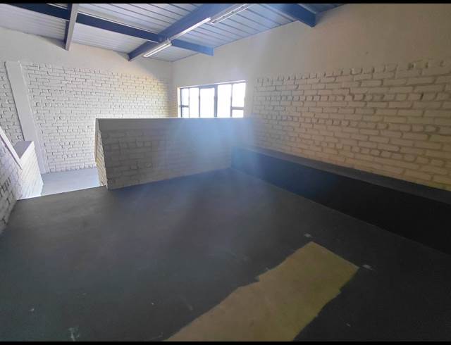 135M² WAREHOUSE TO LET IN POMONA
