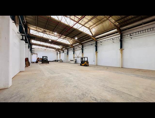2,422M² WAREHOUSE TO LET IN CHAMDOR
