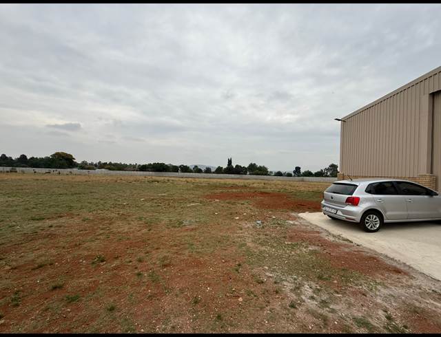 800M² WAREHOUSE TO LET IN TEDDERFIELD AH
