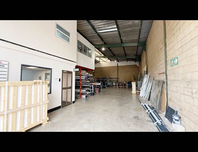 422.54M² WAREHOUSE TO LET IN MEADOWDALE