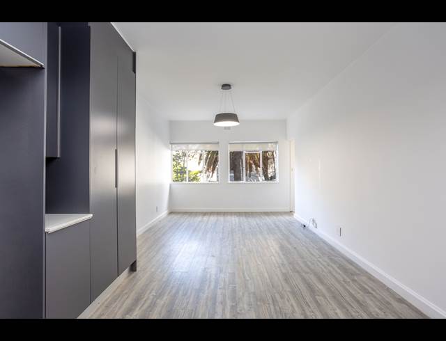 2 BEDROOM APARTMENT TO LET IN SEA POINT