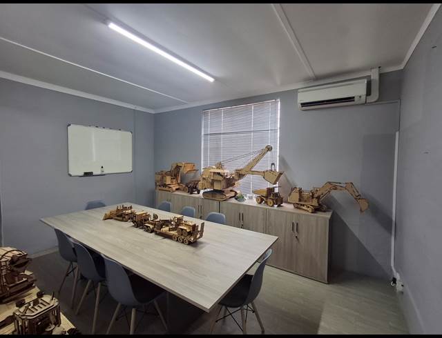 1,420M² WORKSHOP TO LET IN ARCADIA