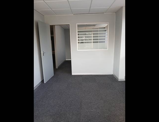 330M² OFFICE TO LET IN WESTVILLE