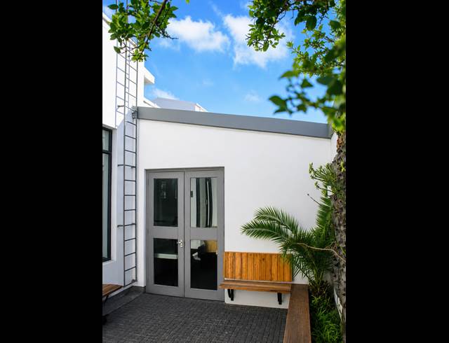 180M² OFFICE TO LET IN WOODSTOCK
