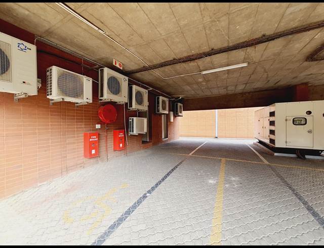 3,230M² BUSINESS TO LET IN VORNA VALLEY