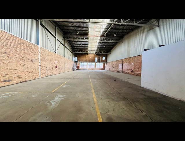 850M² WAREHOUSE TO LET IN STORMILL