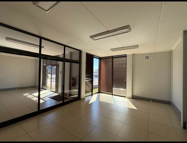519M² WAREHOUSE TO LET IN STIKLAND INDUSTRIAL