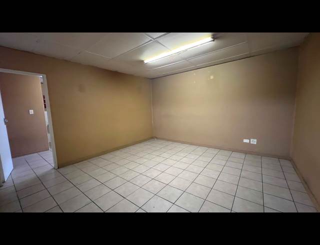 240M² WAREHOUSE TO LET IN DRIEHOEK