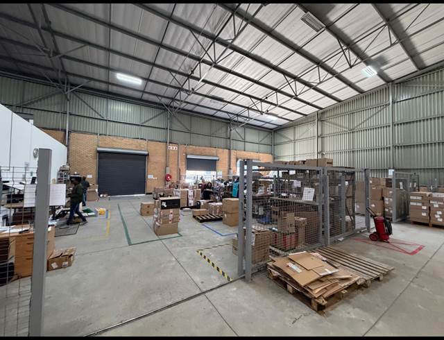 3,137M² WAREHOUSE TO LET IN HALFWAY HOUSE