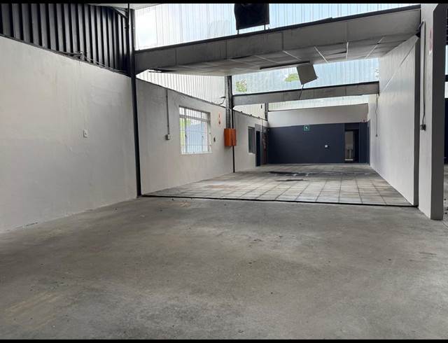 800M² WAREHOUSE TO LET IN MASONS MILL