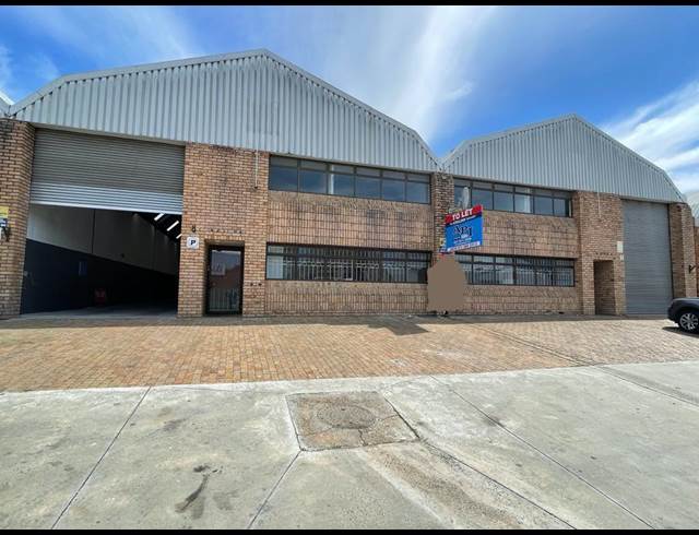 700M² WAREHOUSE TO LET IN STIKLAND INDUSTRIAL
