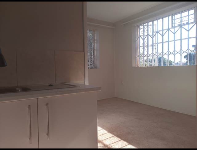 1 bed property to rent in FLORIDA