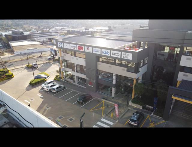 652M² SHOWROOM TO LET IN KRAMERVILLE