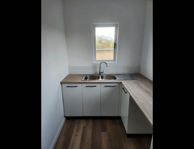 2 bed property to rent in LANGERUG