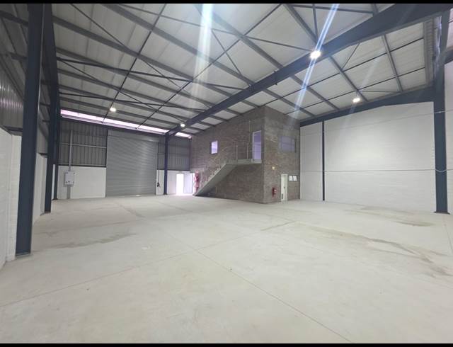 620M² WAREHOUSE TO LET IN FIRGROVE INDUSTRIAL ESTATE