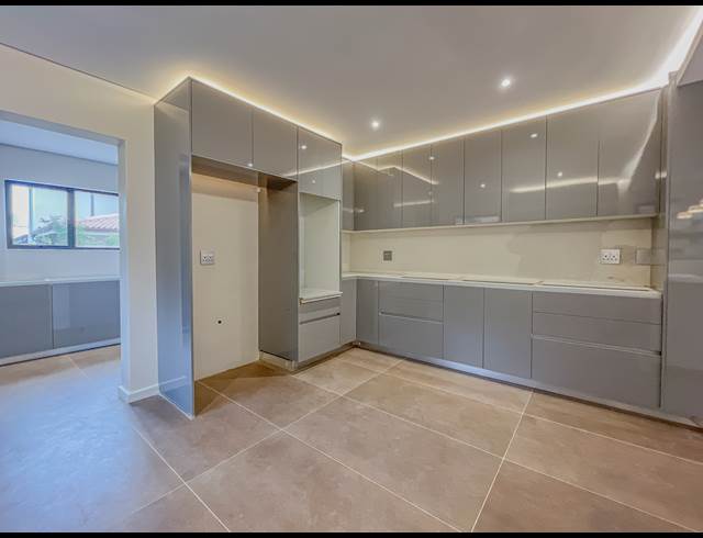 4 BEDROOM TOWNHOUSE TO LET IN SEAWARD ESTATES