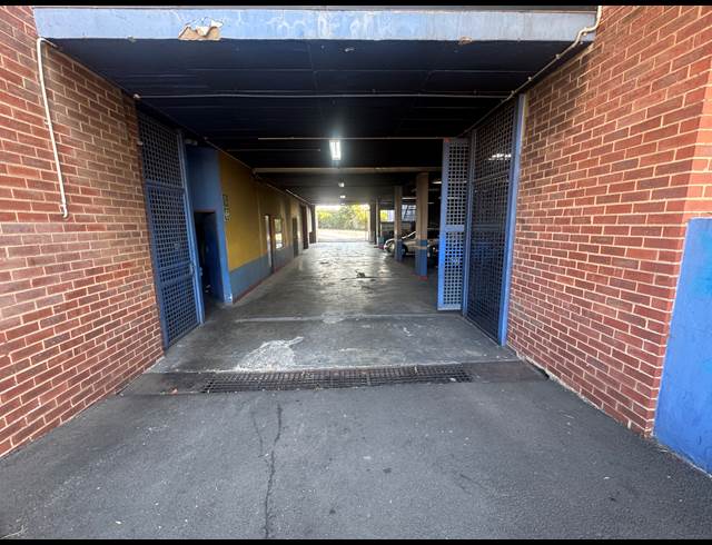 1,200M² WAREHOUSE TO LET IN WYNBERG