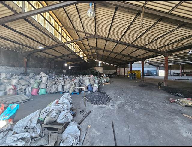 2,141M² WAREHOUSE TO LET IN STRAND CENTRAL