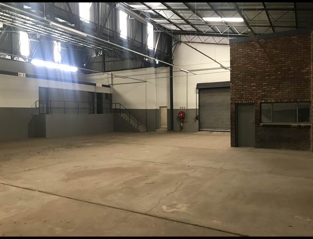 1,284M² WAREHOUSE TO LET IN SILVERTON