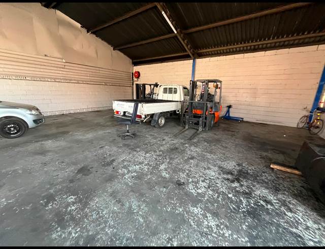 200M² WORKSHOP TO LET IN VULCANIA